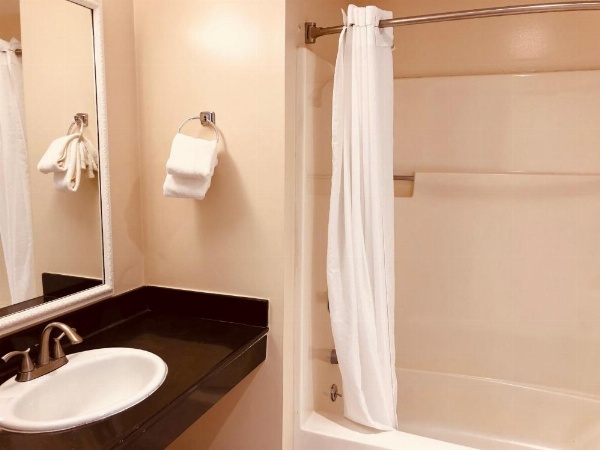 Carmel Resort Inn image 12