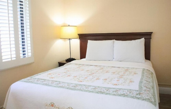 Carmel Resort Inn image 19