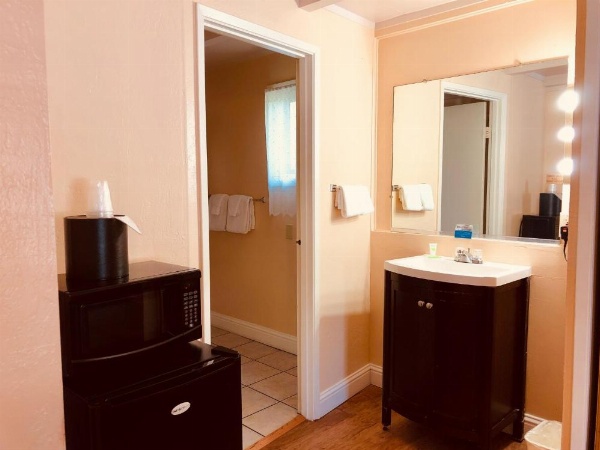 Carmel Resort Inn image 23